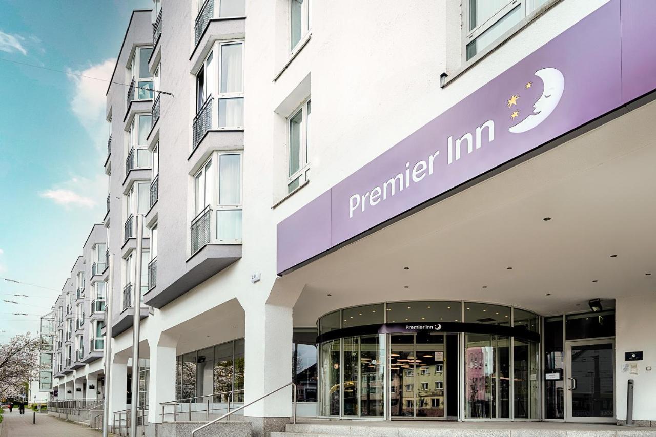 Premier Inn Stuttgart Bad Cannstatt Ngoại thất bức ảnh